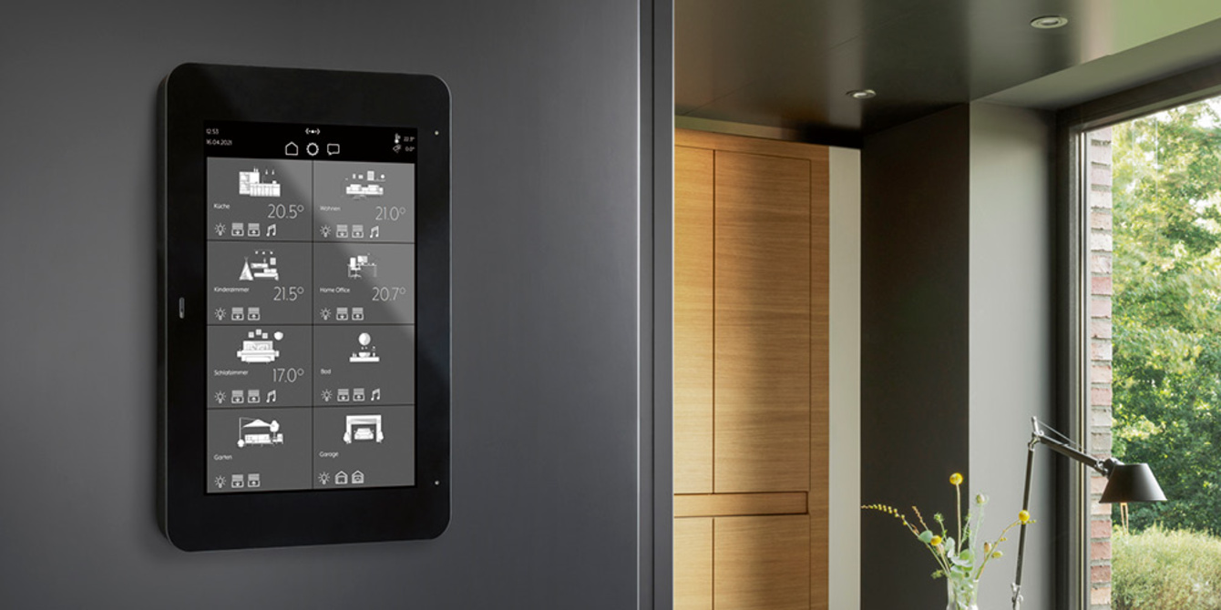 JUNG Smart Panel 8 bei Elektrotechnik Steinmetz GmbH in Ilmtal-Weinstraße OT Denstedt