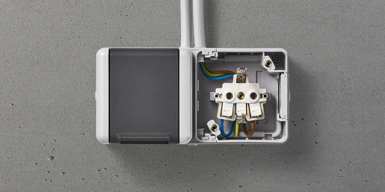 Doppelsteckdose mit Trennsteg bei Elektrotechnik Steinmetz GmbH in Ilmtal-Weinstraße OT Denstedt